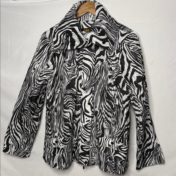 UbU Jackets & Blazers - UBU zebra print black and white crinkle jacket sz Large
